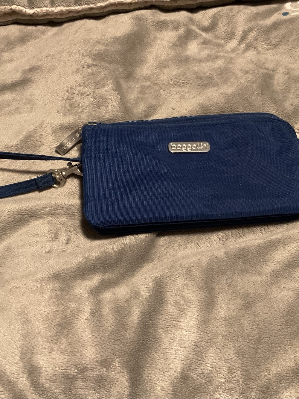 Baggallini Navy Blue Wristlet with Detachable Strap